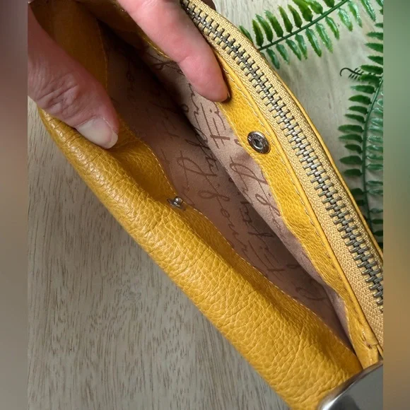 Fossil Fifty-four New Yellow Leather Wallet Clutch - Picture 4 of 6
